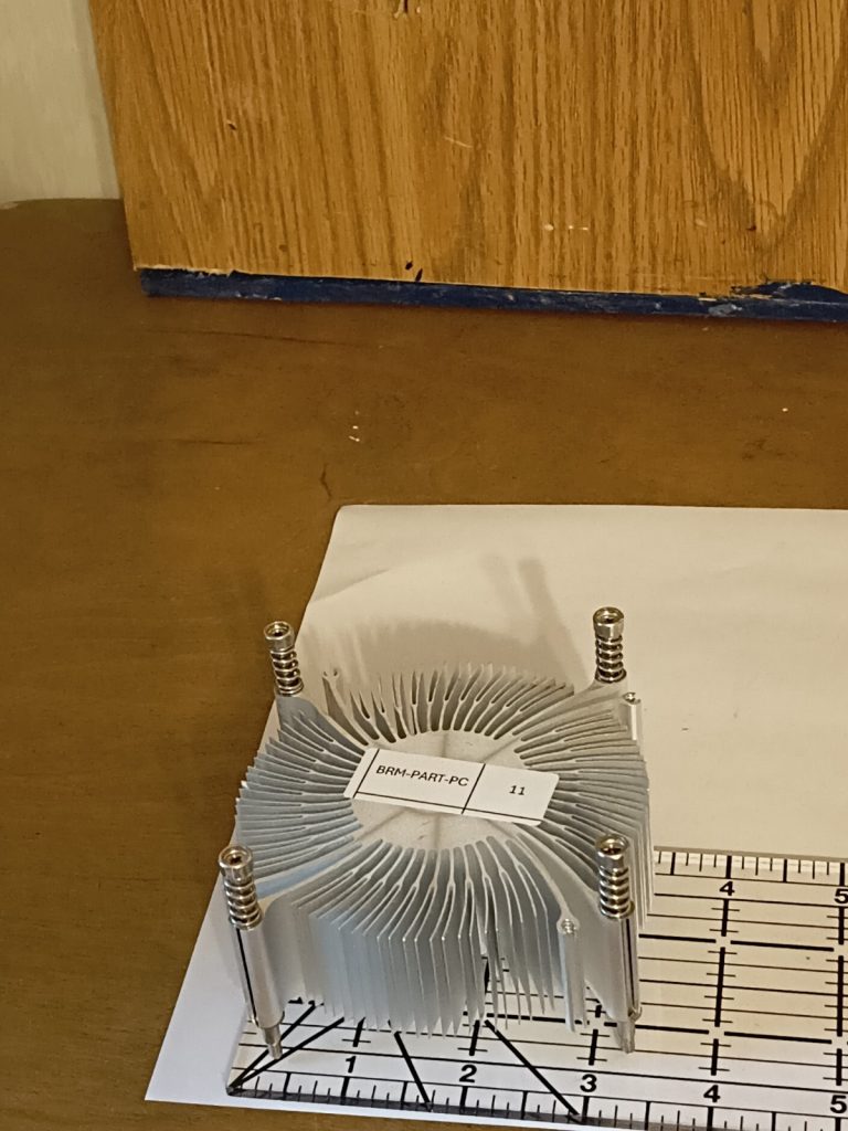 Round aluminum desktop computer heat sink with radial cooling fins