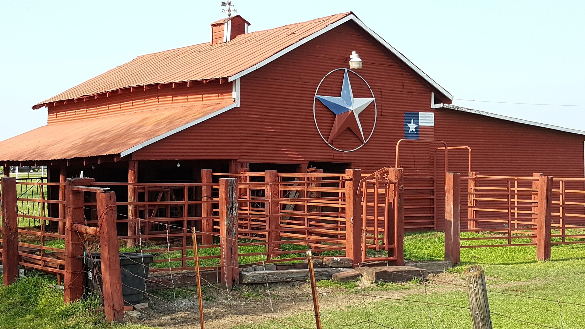 Texas barn with a lone star